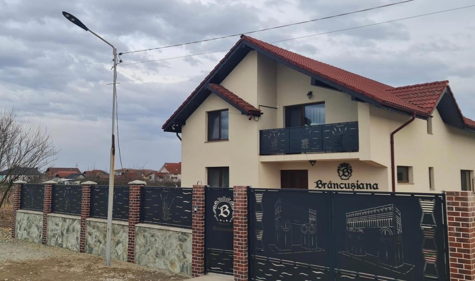 דירות Târgu Jiu Casa Brancusiana מראה חיצוני תמונה